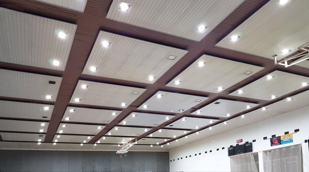 Beleuchtung der Sporthalle