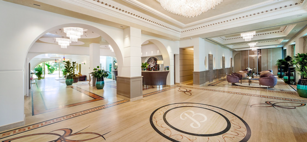 Die Lobby des Hotel Aurelia in Italien